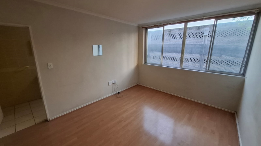 To Let 1 Bedroom Property for Rent in Wynberg Western Cape